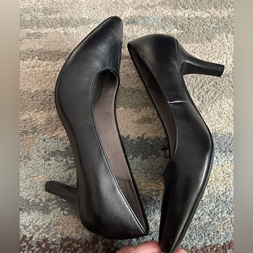 Life Stride Classic Black Heels